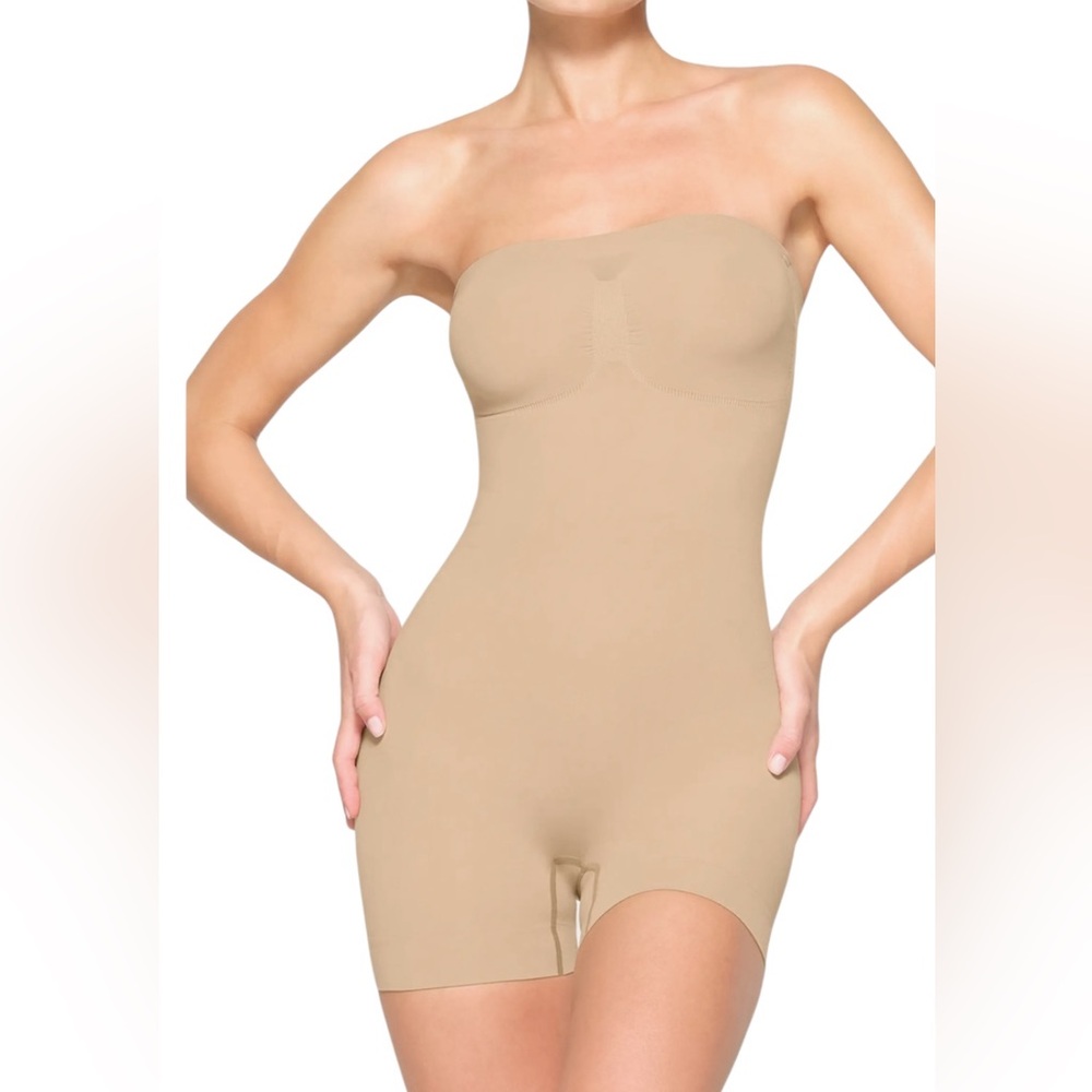 SKIMS Seamless Sculpt strapless Shorty Bodysuit Clay New 💦